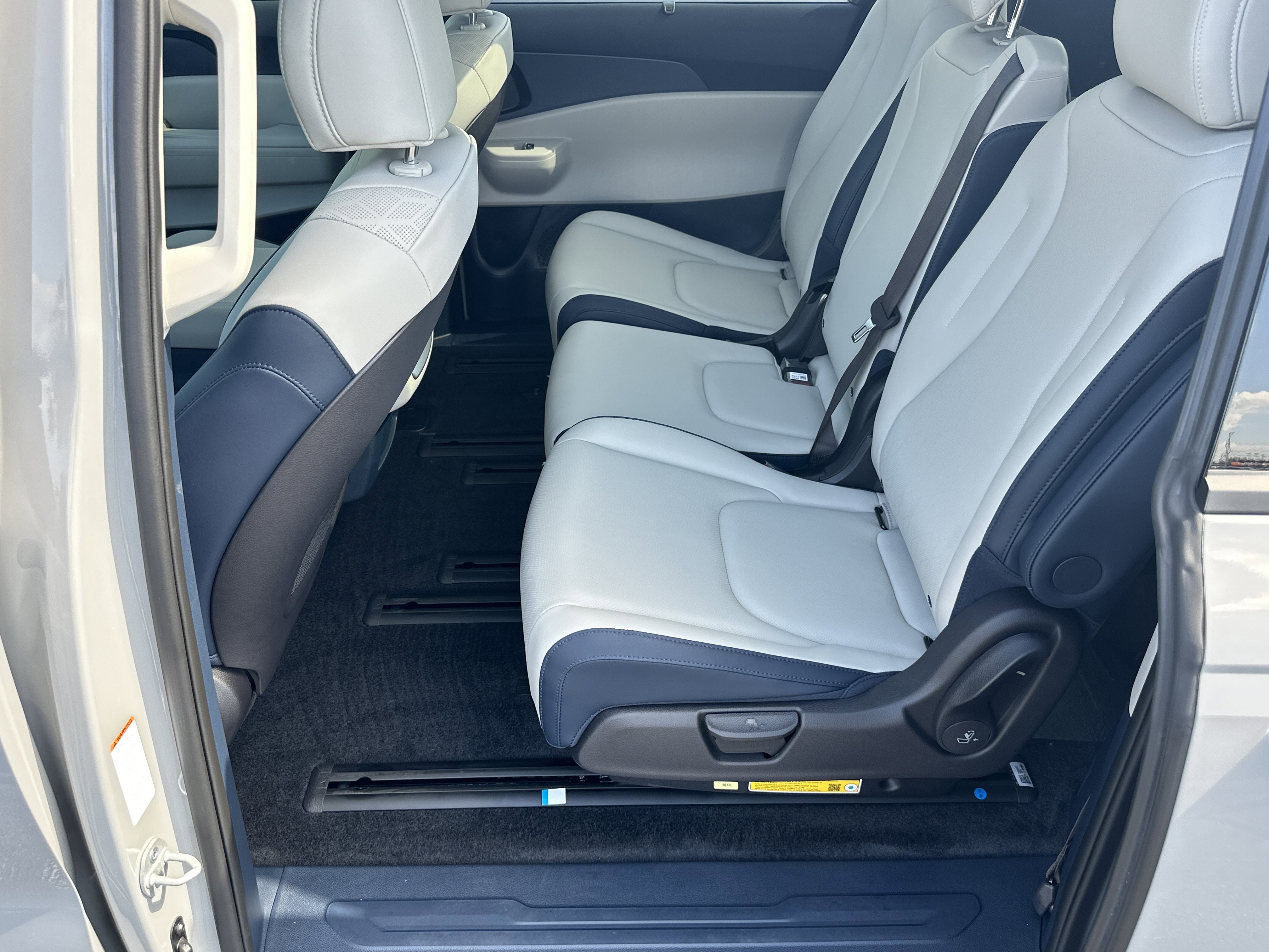New 2026 Ceramic Silver Kia SX image 22