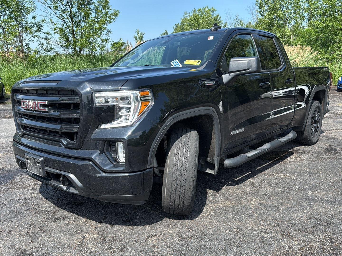 Used 2022 Onyx Black GMC Elevation image 2