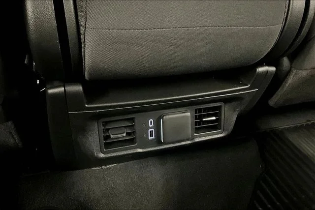 Used 2025 Summit White Chevrolet LT image 32