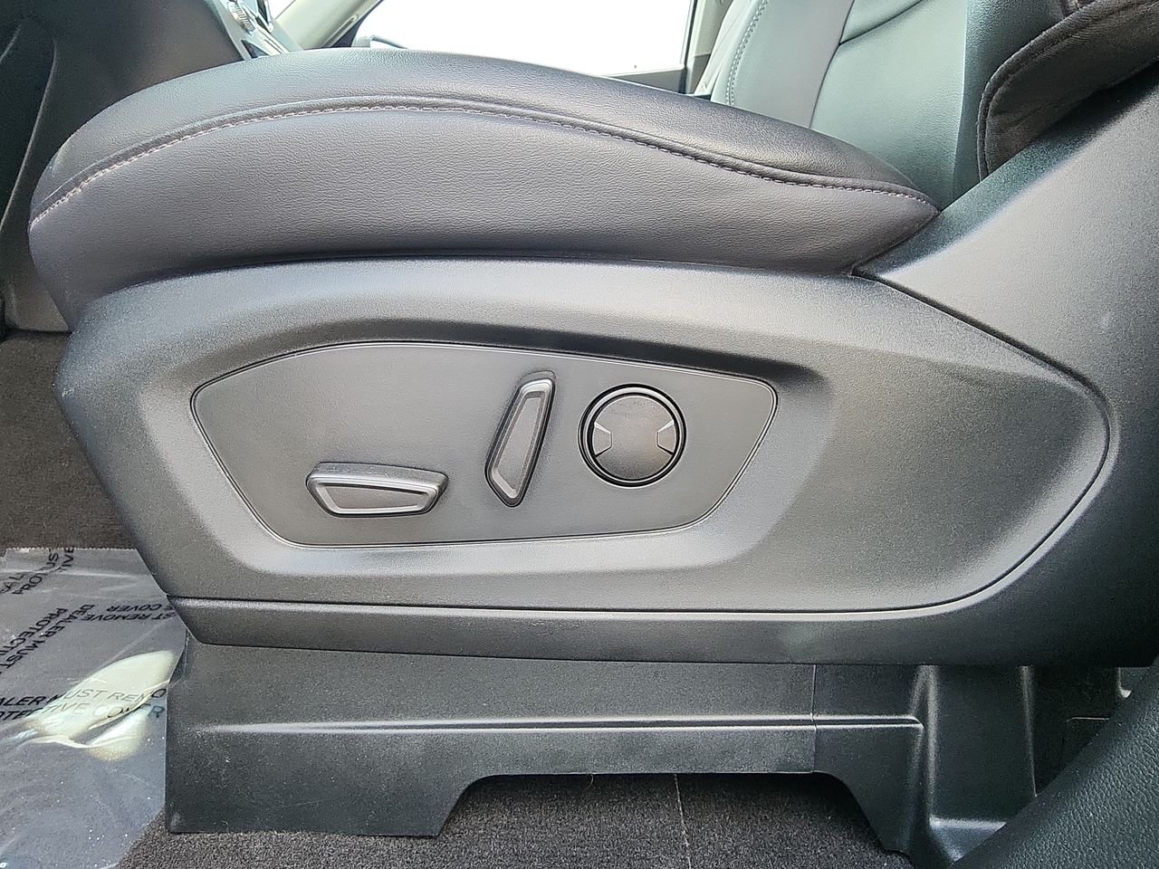 Used 2024 Silver Ford XLT image 12