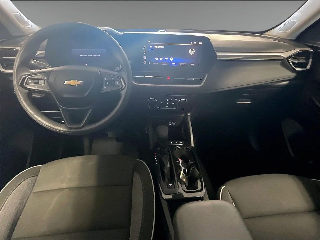 Used 2025 White Chevrolet LT image 21