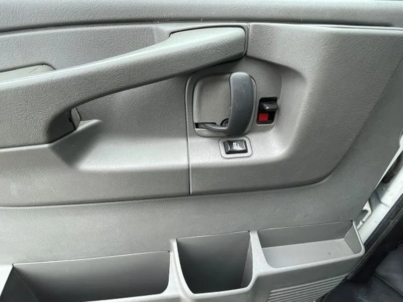 Used 2012 Summit White Chevrolet 2WT image 10