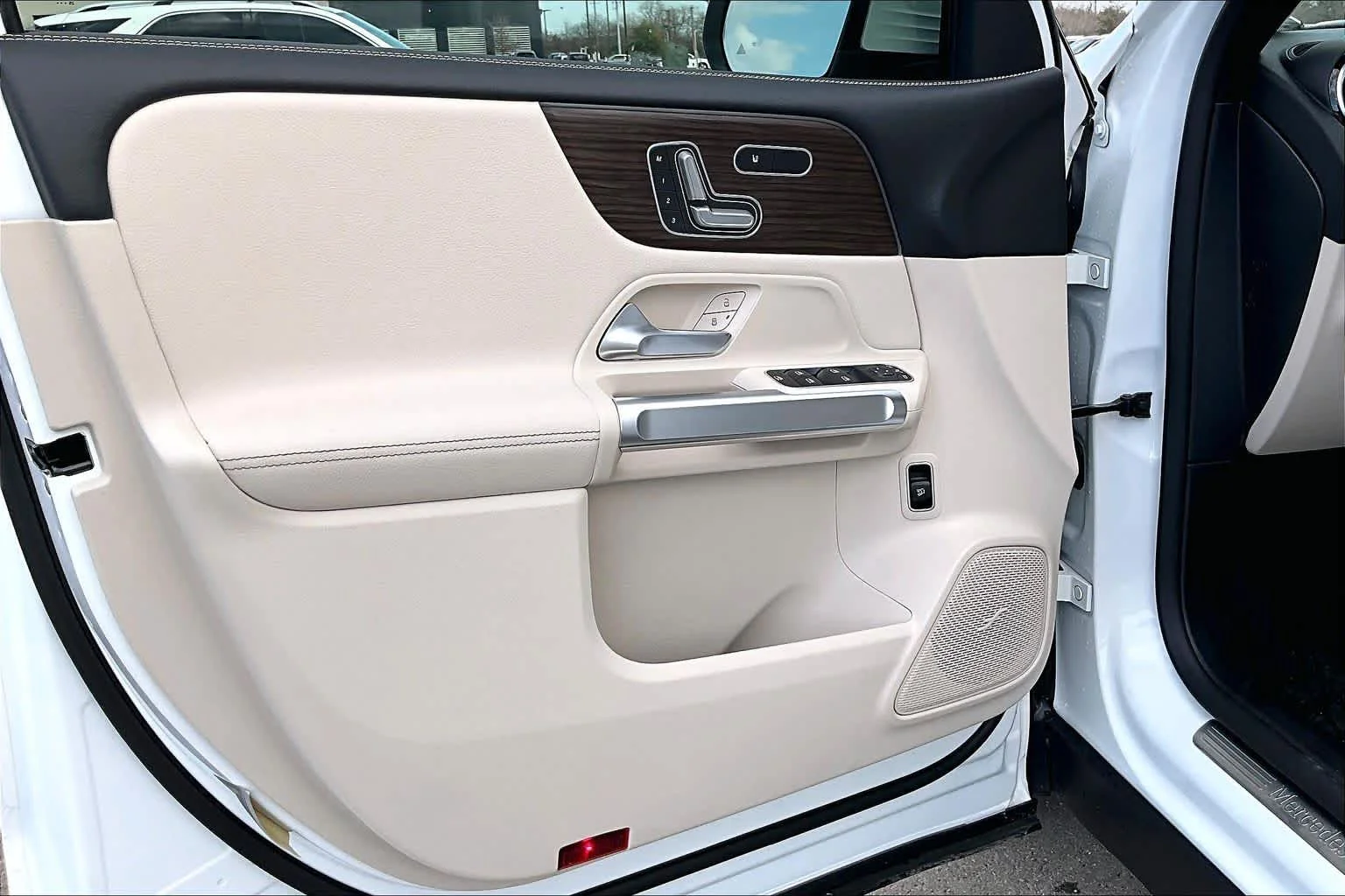 New 2026 Polar White Mercedes-Benz GLB 250 image 10