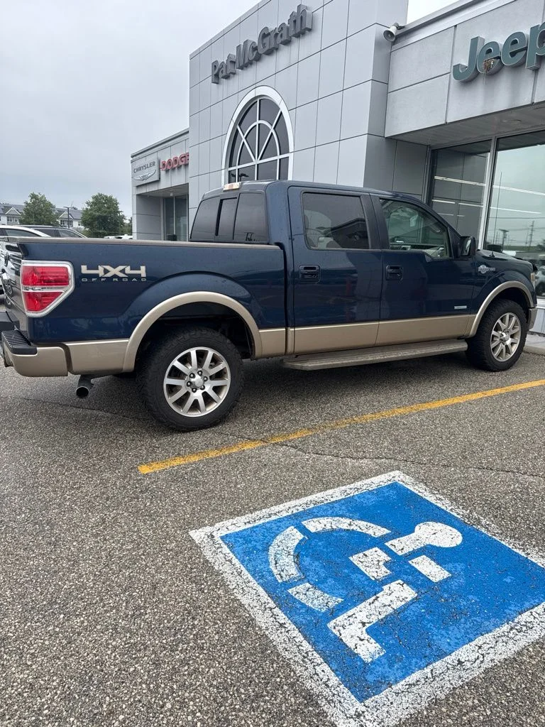 Used 2013  Ford XLT image 2