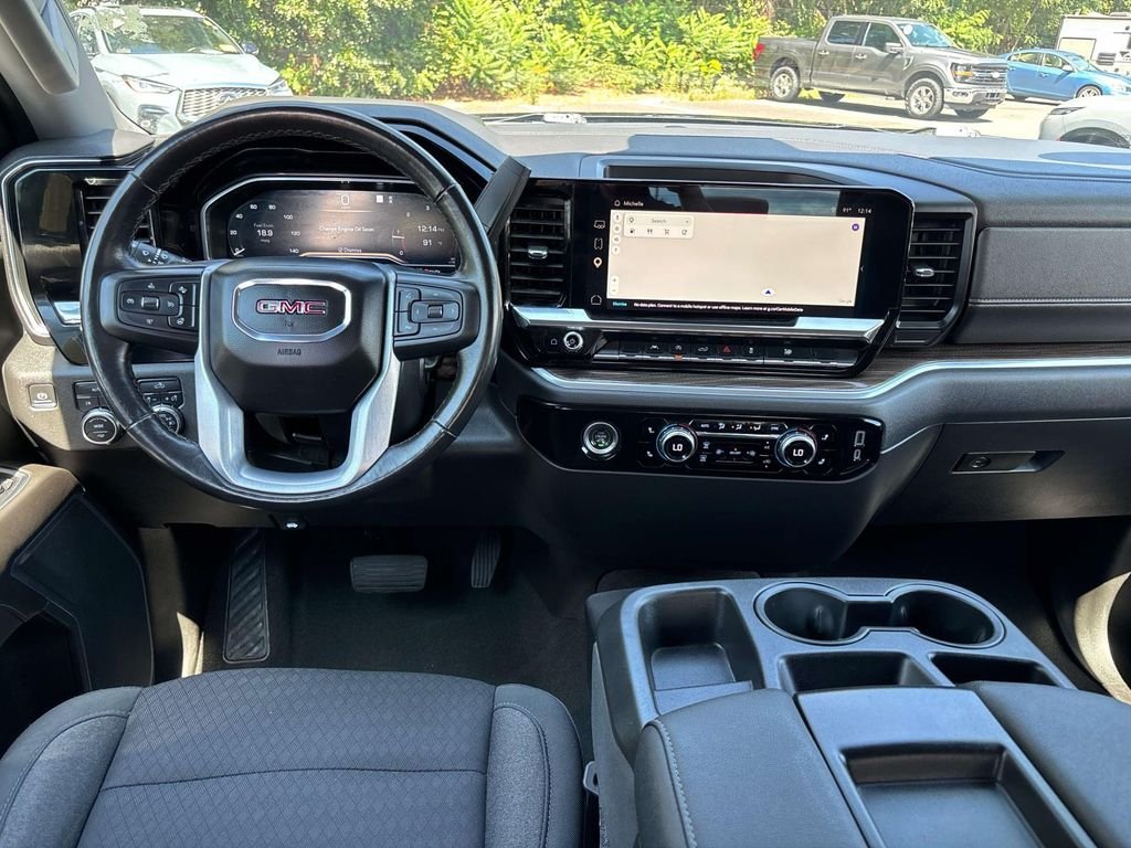 Used 2022 Silver GMC Elevation image 12