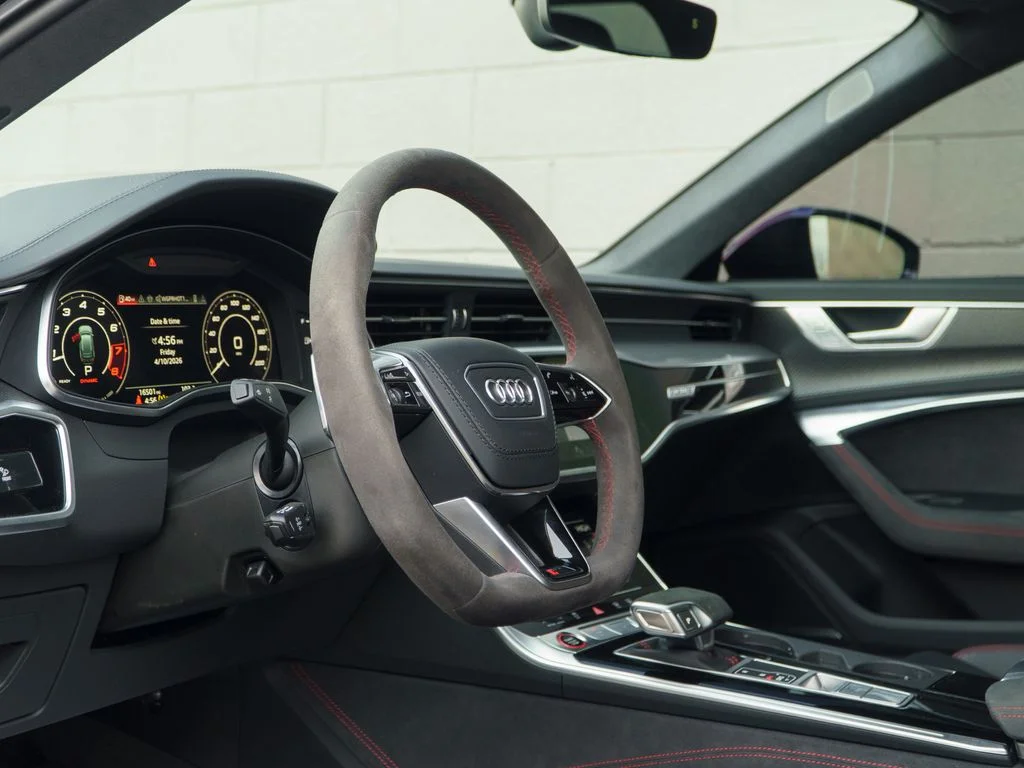 Used 2025  Audi 4.0T image 4