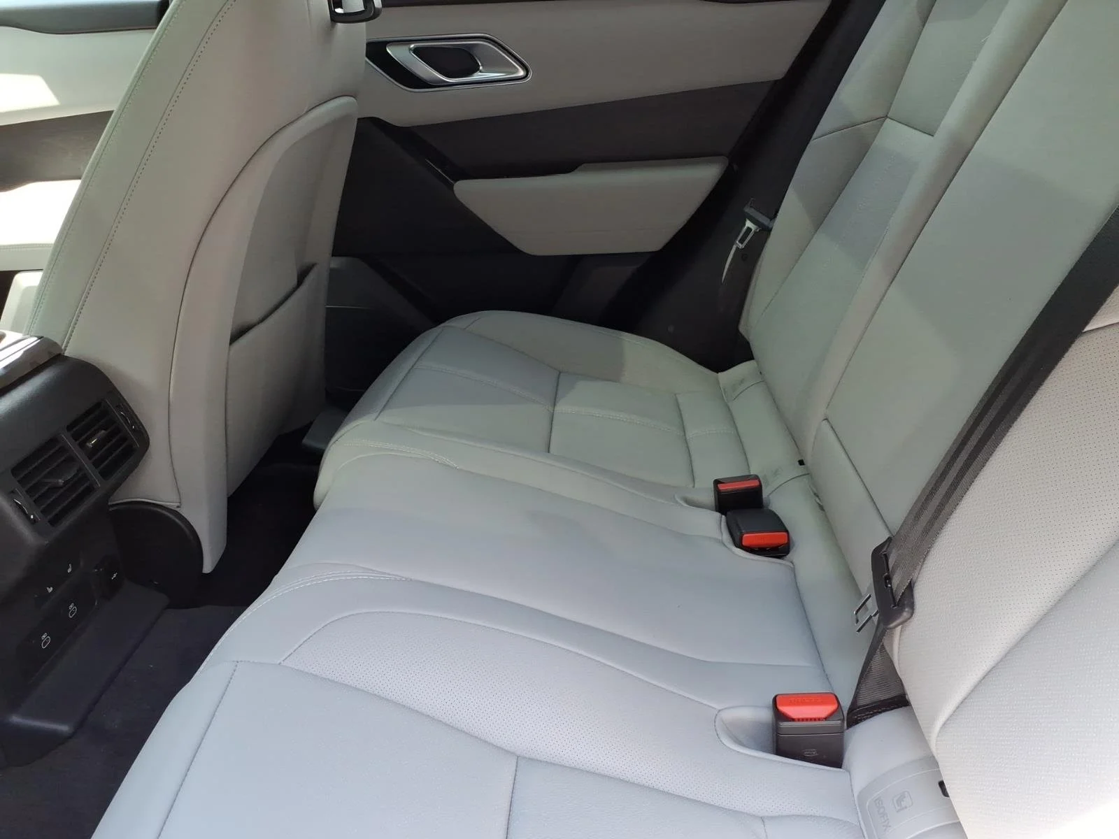 New 2026 Fuji White LAND ROVER S image 5