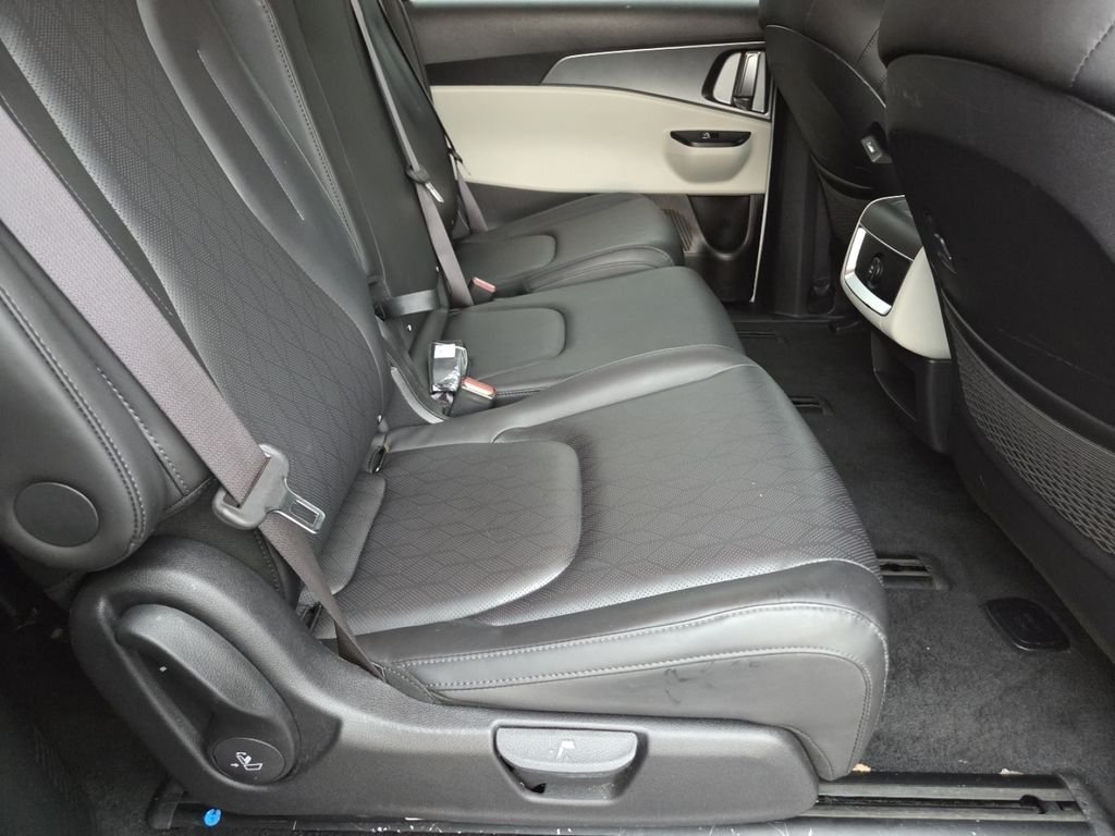 Used 2024 Snow White Pearl Kia LX image 24