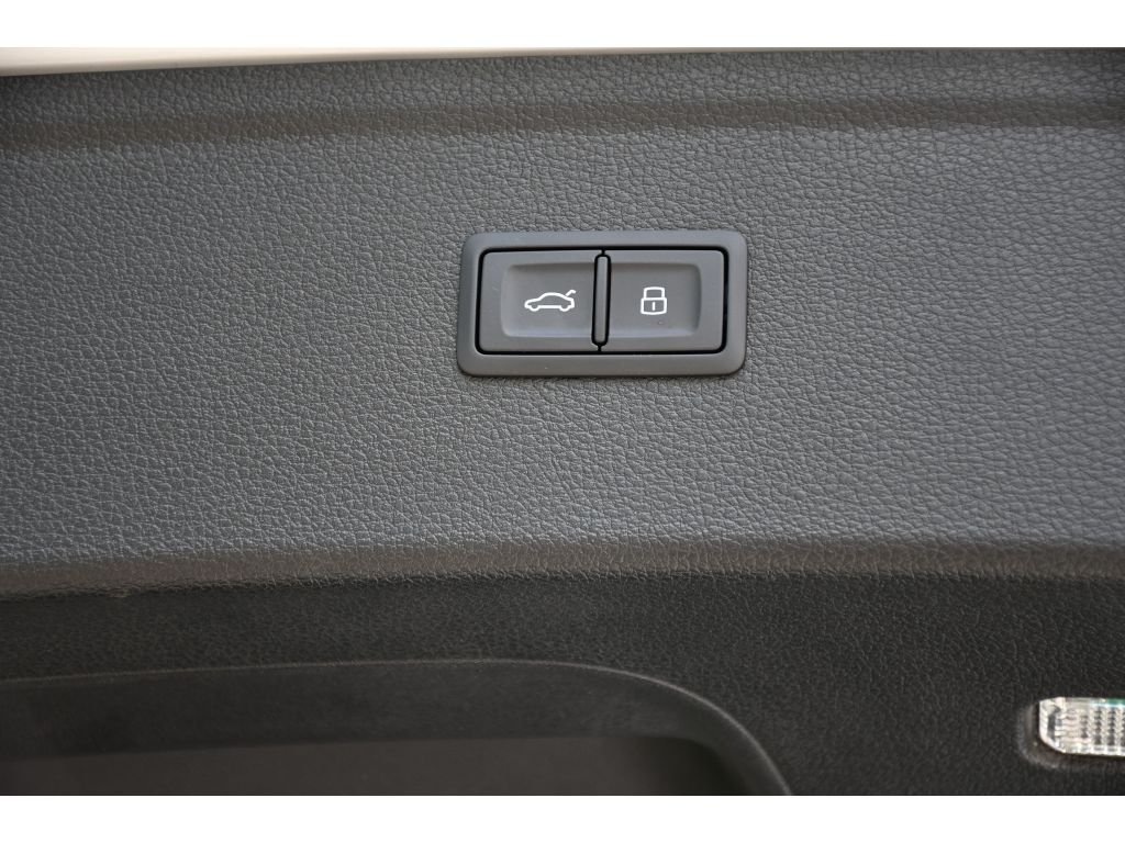 Used 2025 Whi Audi S line Premium image 24