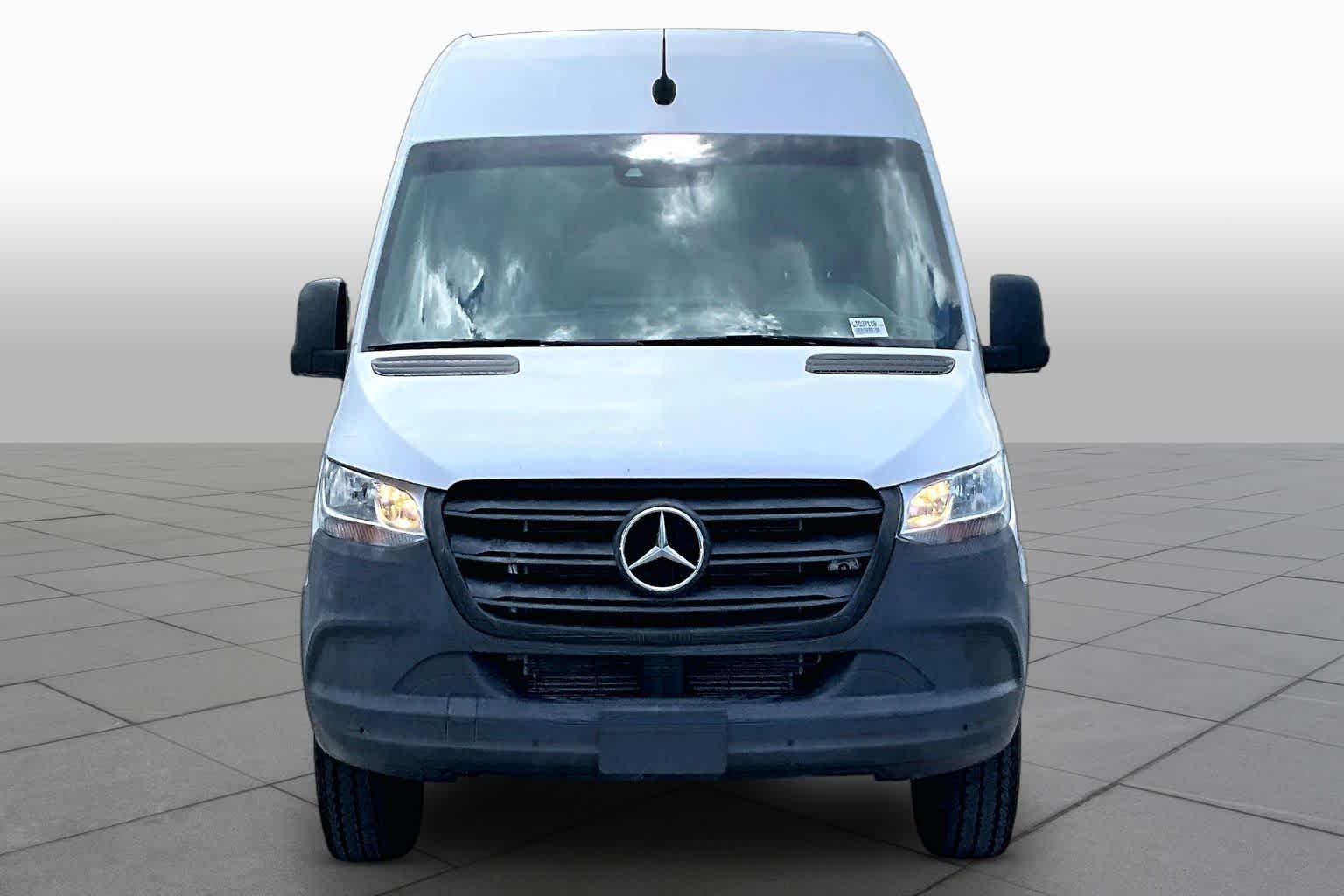 Used 2020 Arctic White Mercedes-Benz  image 4