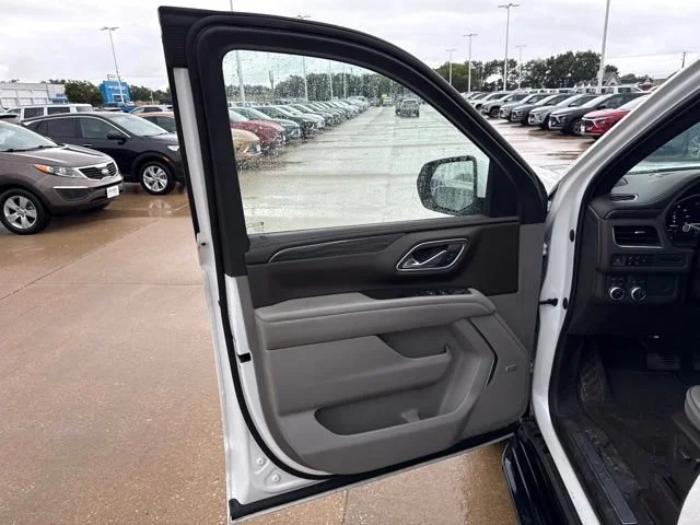Used 2023 White Frost Tricoat GMC SLT image 8