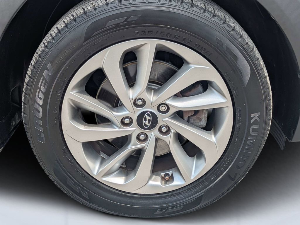 Used 2018 Red Hyundai SEL Plus image 11