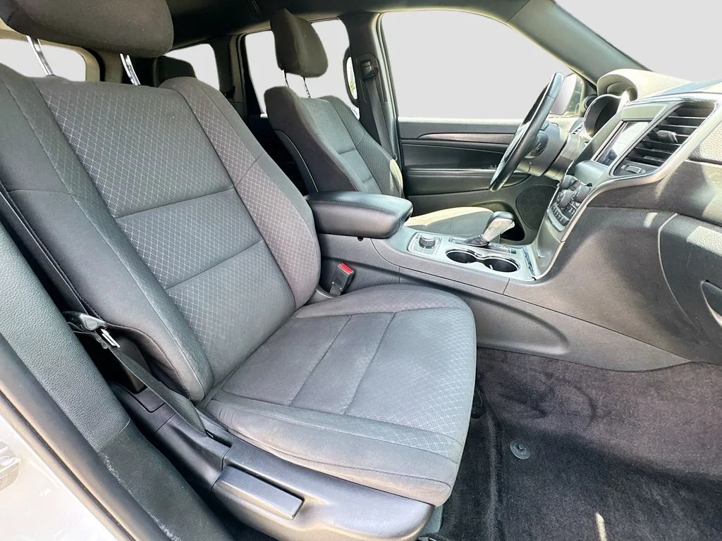 Used 2018 White Jeep Laredo E image 31