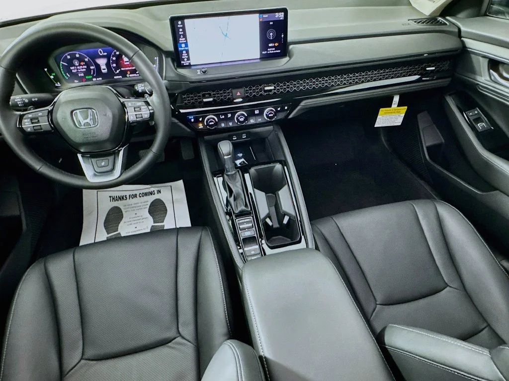 New 2026 Urban Gray Pearl Honda Touring image 32