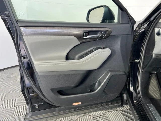2021 Toyota Highlander Limited - Photo 18