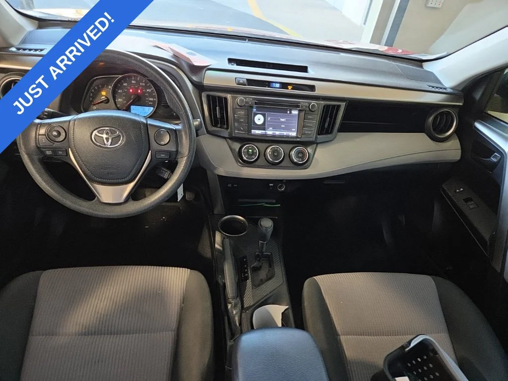 Used 2015  Toyota LE image 5