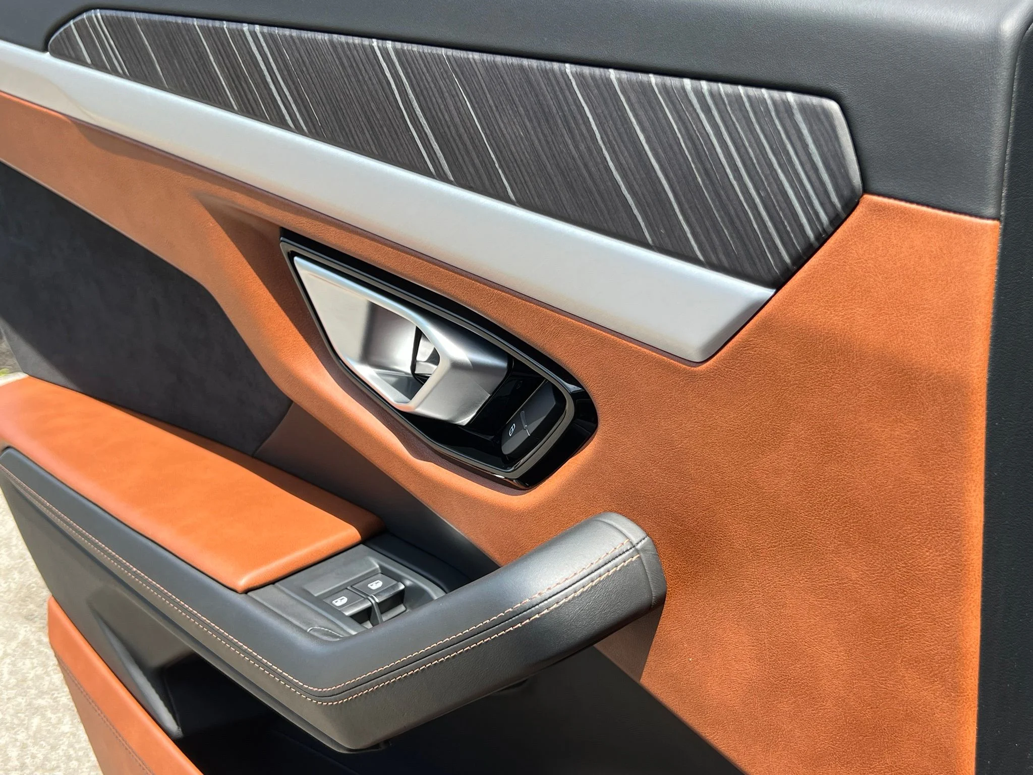 Used 2019 Blue Lamborghini Base image 37