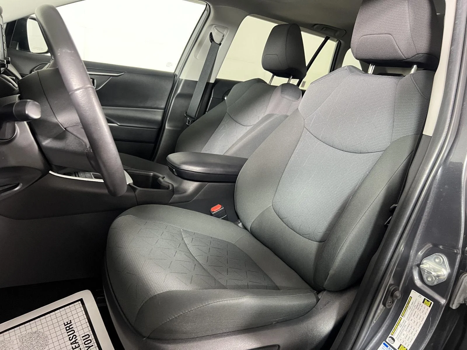 Used 2022  Toyota XLE image 33
