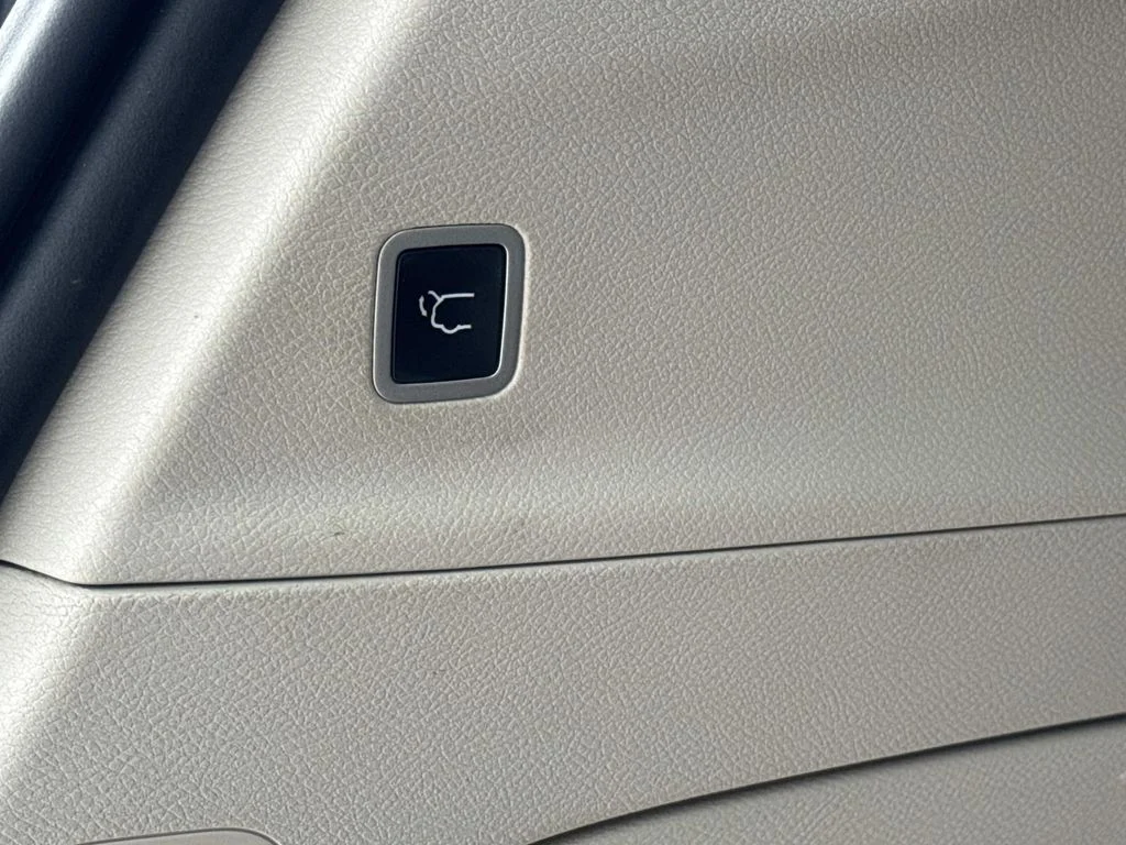 Used 2023 Silver Chrysler Touring L image 16