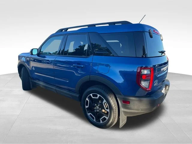 Used 2023 Blue Ford Outer Banks image 4