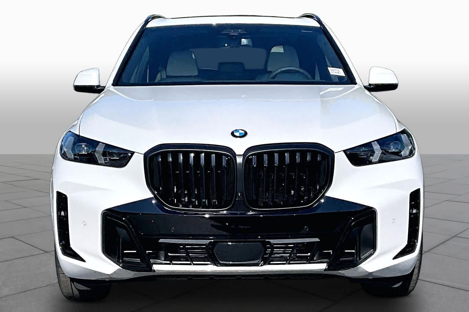 New 2026 Mineral White Metallic BMW xDrive40i image 3