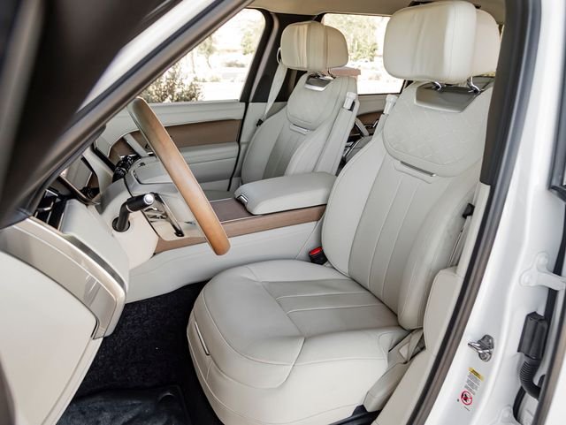 Used 2025 Icy White Gloss Land Rover SV image 13