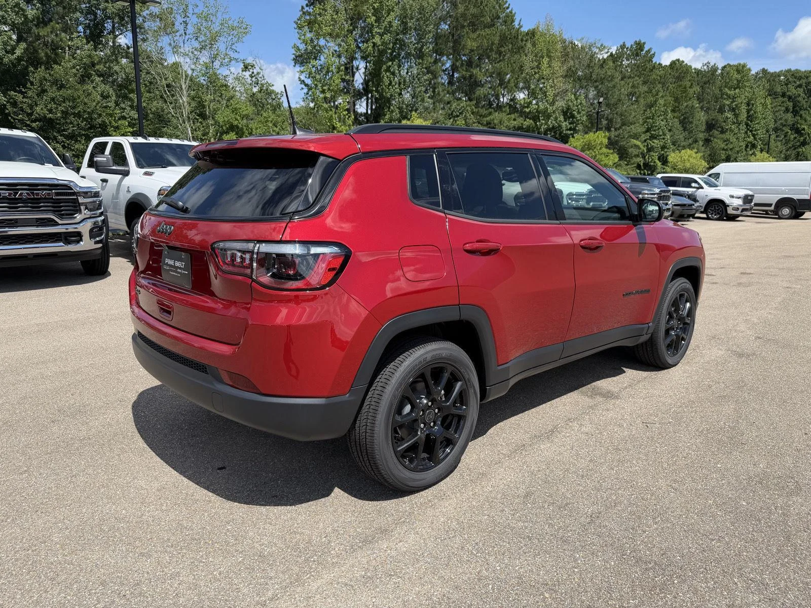 New 2026 Red Hot Pearl-Coat Exterior Paint Jeep Latitude Altitude image 6