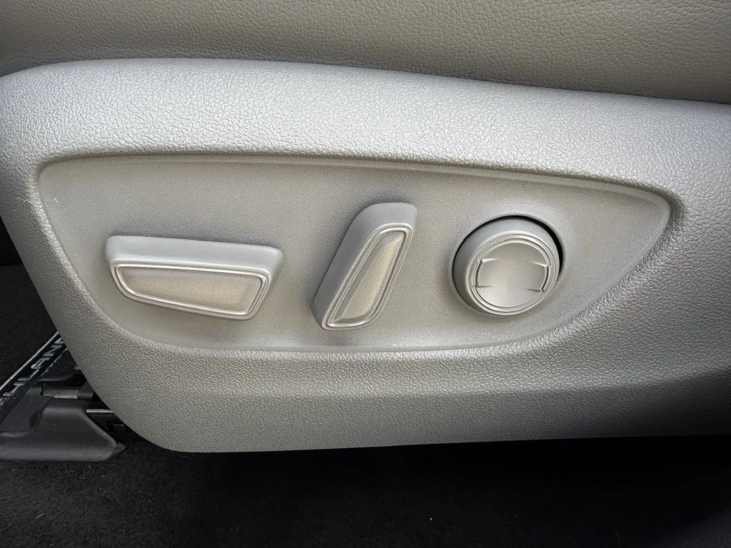 Used 2022  Toyota XLE image 27