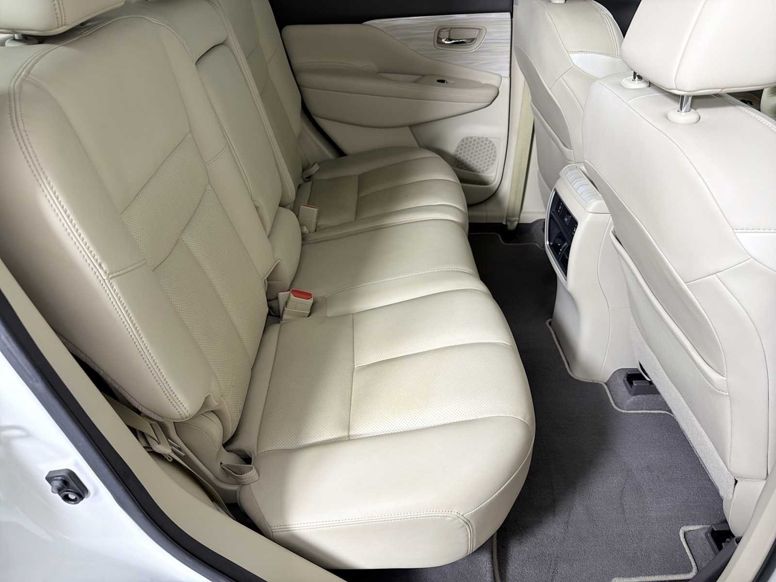 Used 2018 Pearl White Nissan Platinum image 12