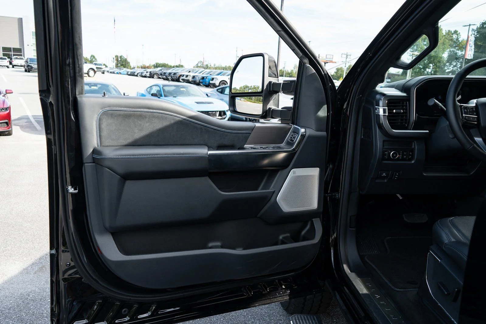 2026 Ford F-250 Super Duty Platinum - Photo 27