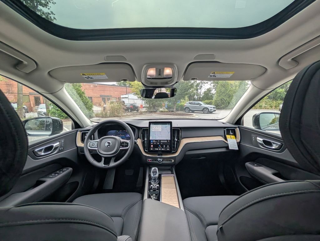 2026 Volvo XC60 Plus - Photo 9
