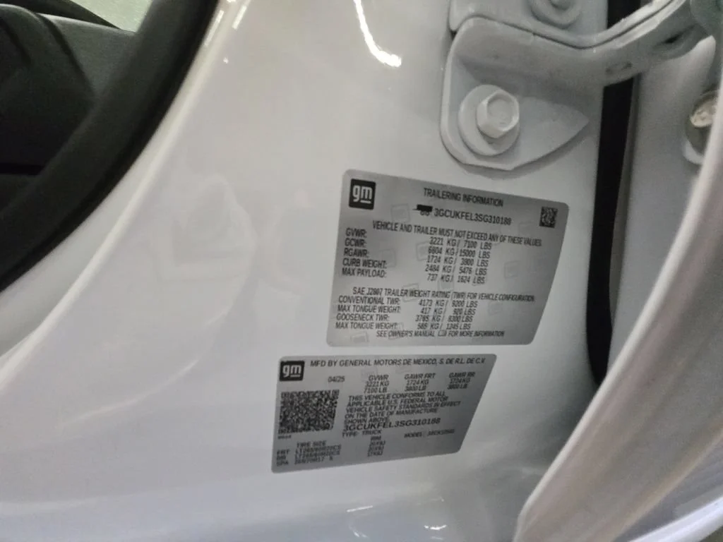 Used 2025 Summit White Chevrolet LT Trail Boss image 31