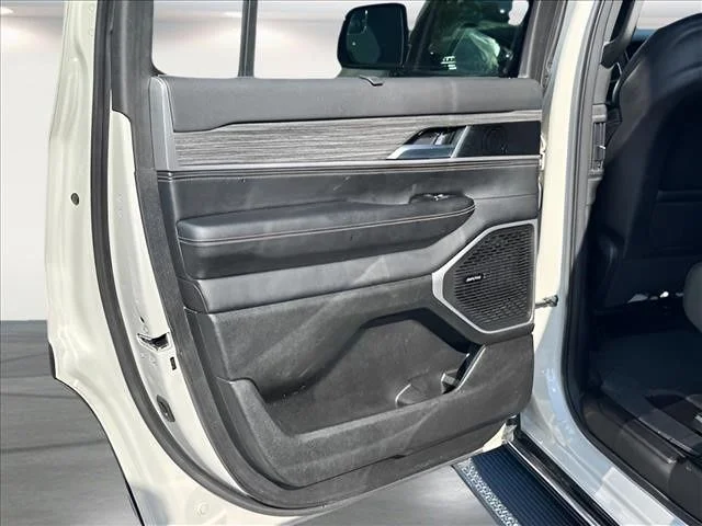 Used 2022 White Jeep Series III image 19