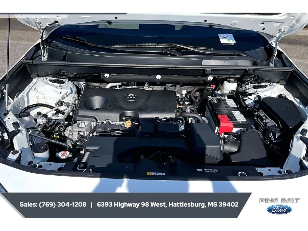 Used 2024 Ice Cap Toyota XLE image 9