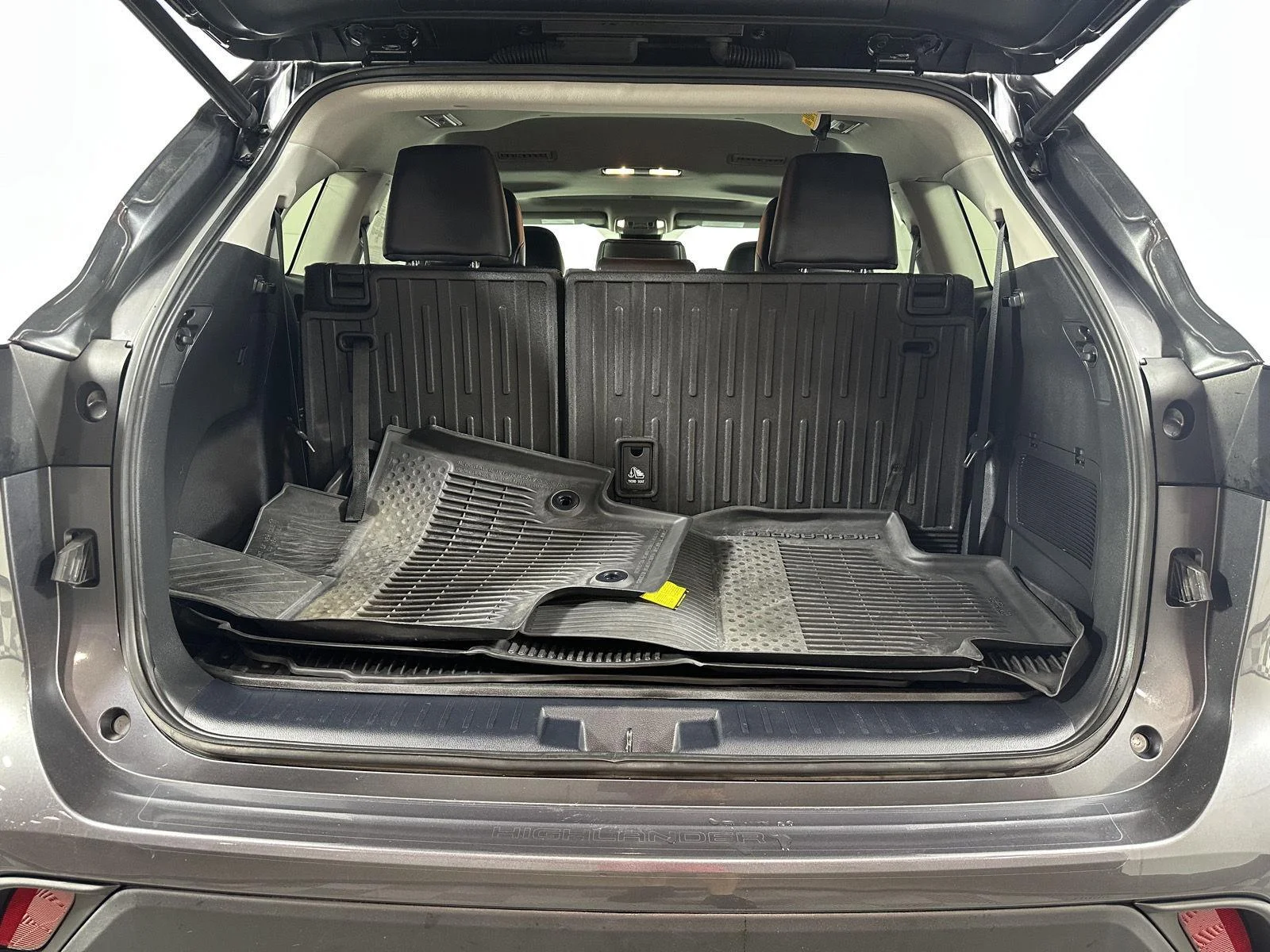 Used 2023 Magnetic Gray Metallic Toyota XLE image 8