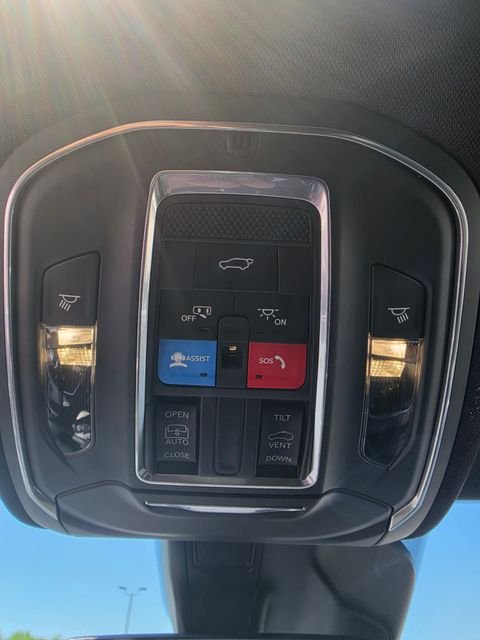 New 2026 Silver Zynith Exterior Paint Jeep Altitude image 21