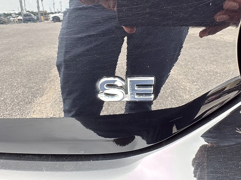 Used 2024 Jet Black Metallic Mitsubishi SE image 13