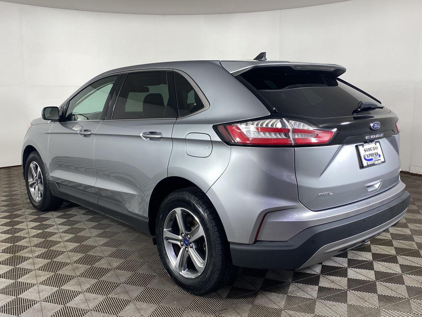 Used 2022 Iconic Silver Ford SEL image 28