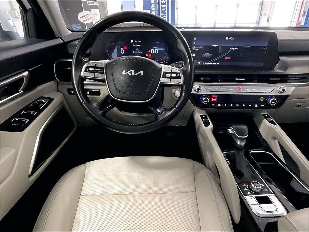Used 2023 White Kia S image 17