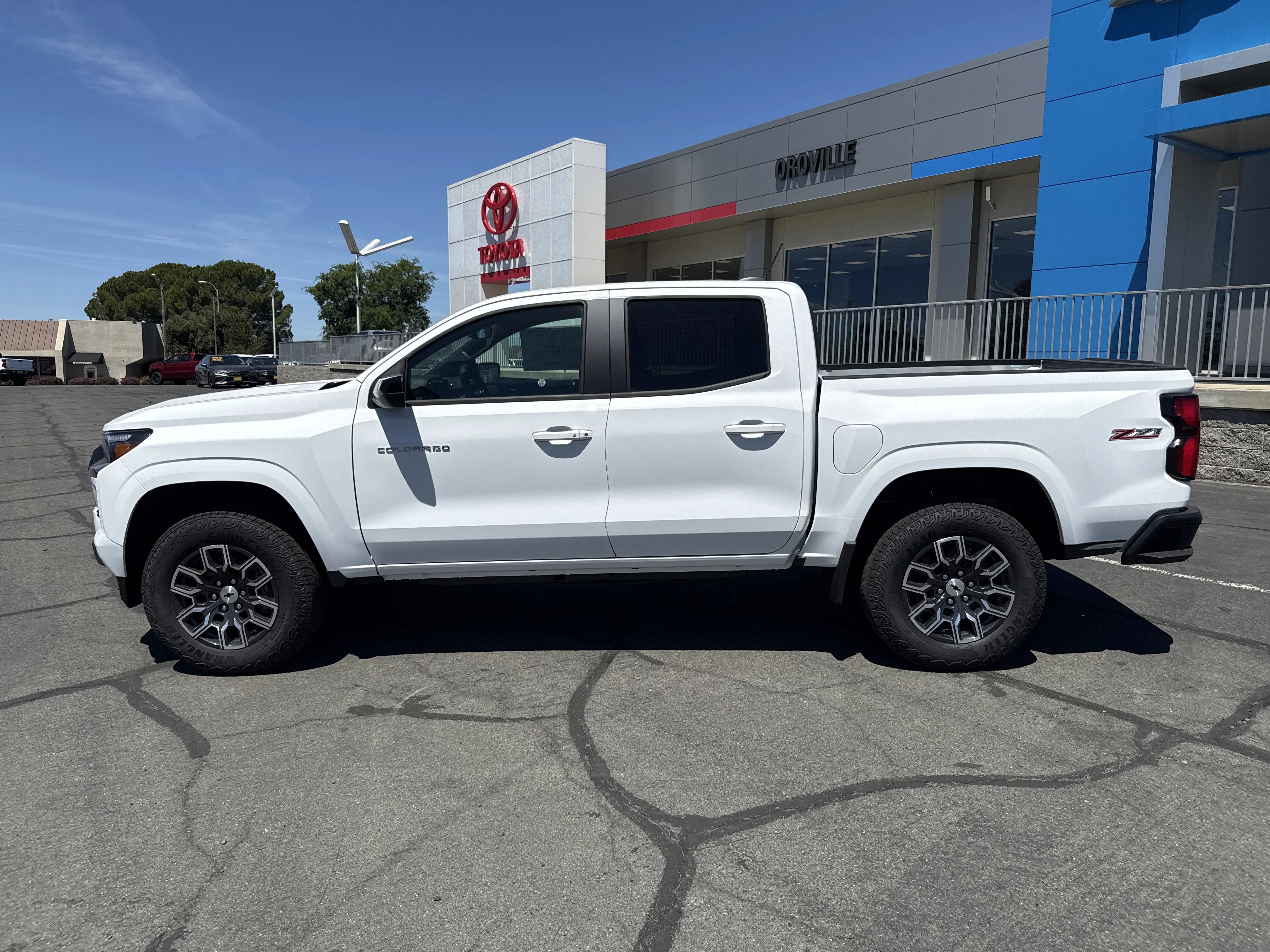 New 2026 Summit White Chevrolet Z71 image 2