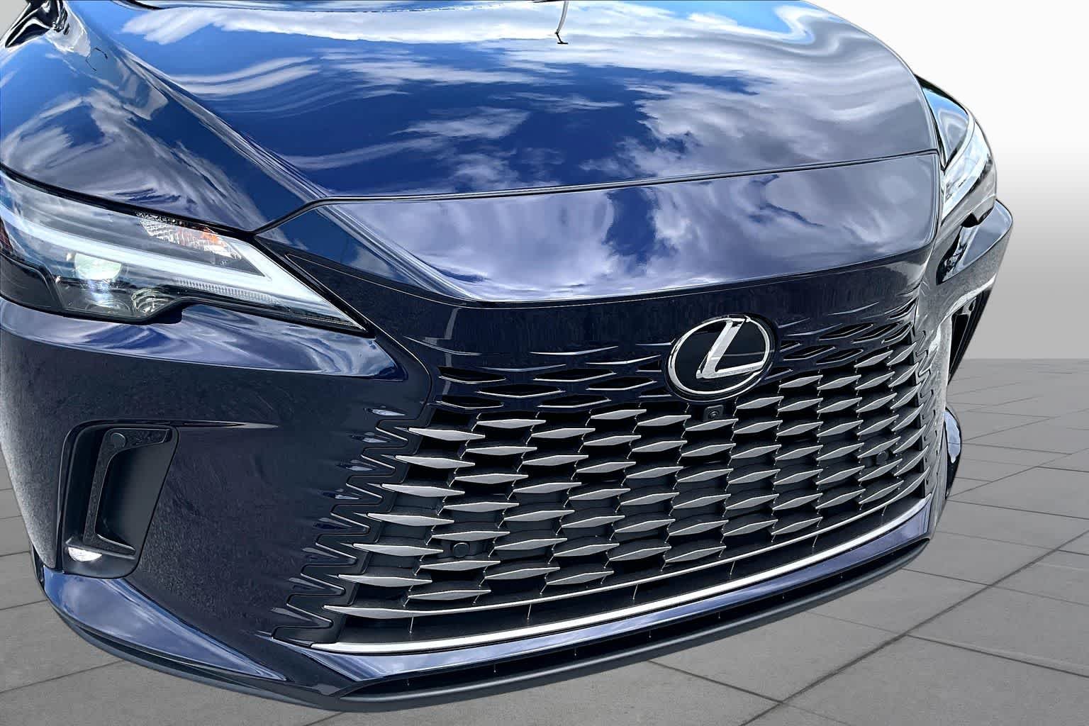 Used 2025 Nightfall Mica Lexus Premium Plus image 30