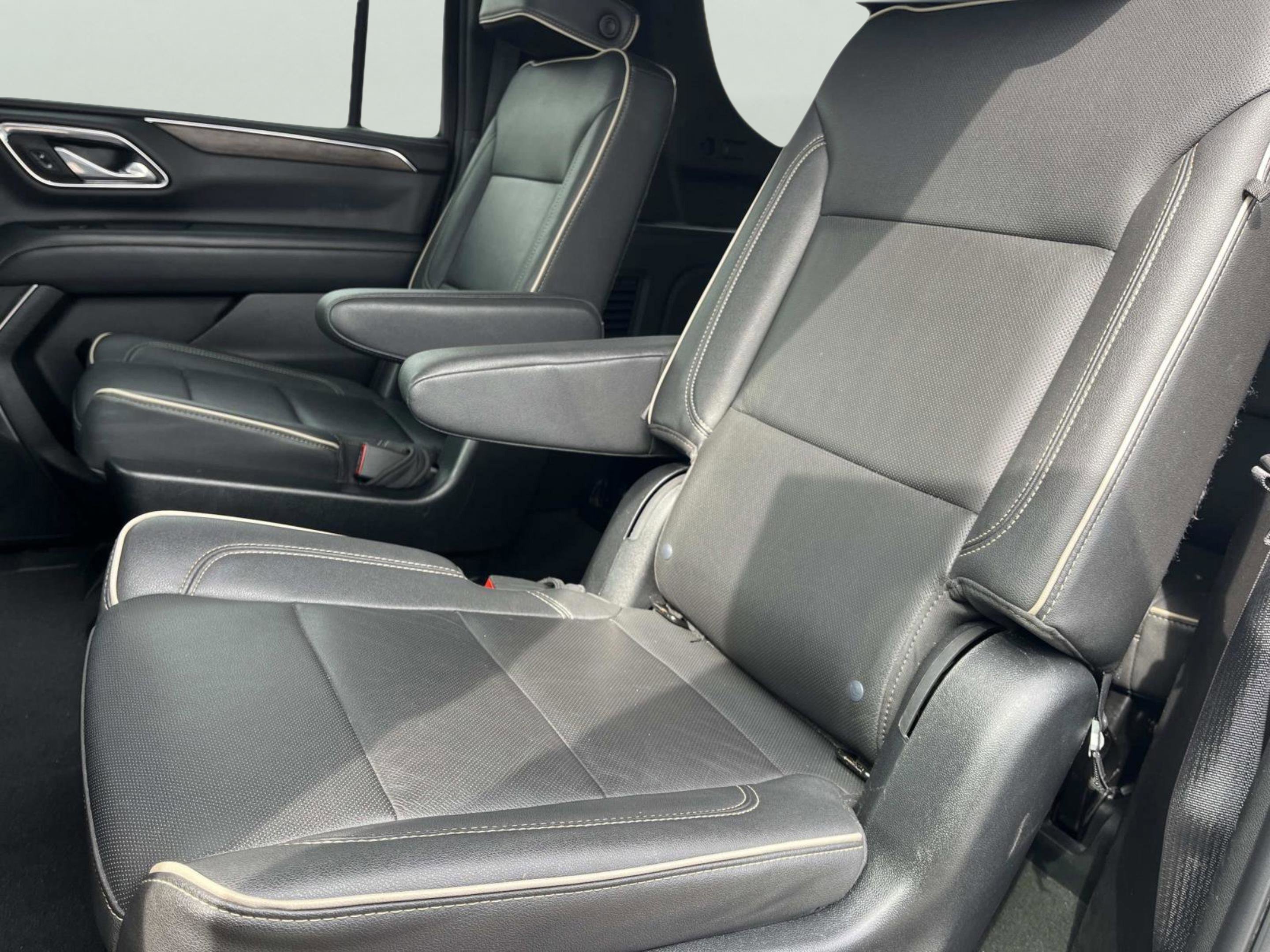 Used 2023 Silver Sage Metallic Chevrolet Premier image 18