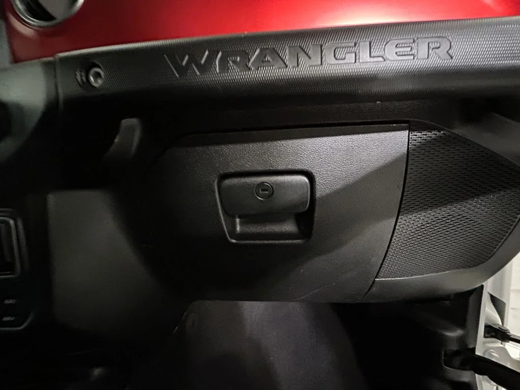 Used 2018 White Jeep Unlimited Rubicon image 24