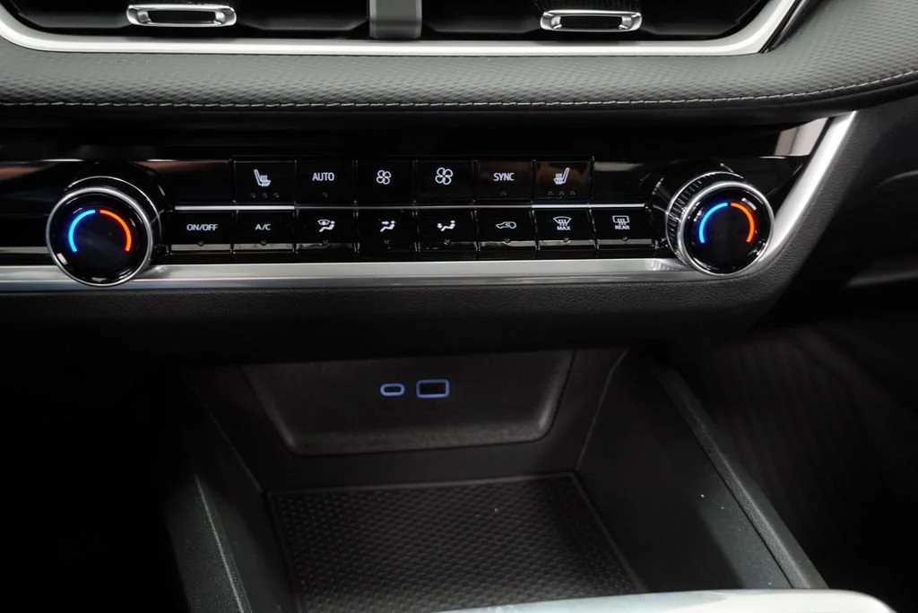 New 2027 Mosaic Black Metallic Chevrolet LT image 18