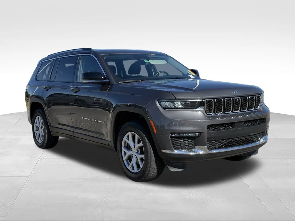 Used 2022 Gray Jeep Limited image 27