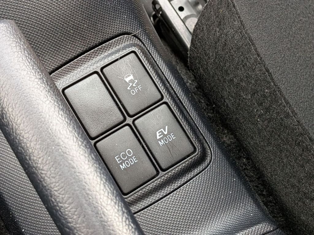2016 Toyota Prius c Four - Photo 25