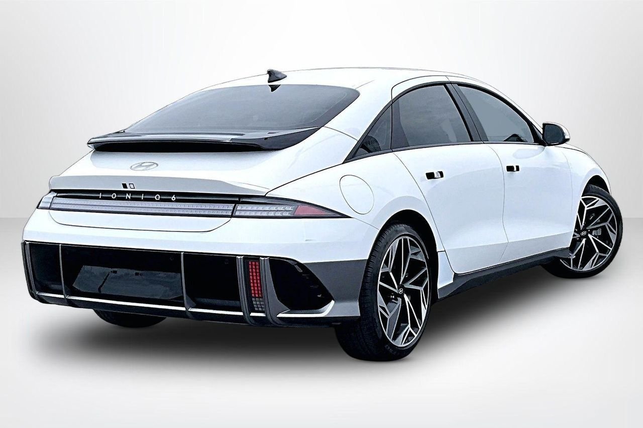 Used 2025 Serenity White Hyundai SEL image 6