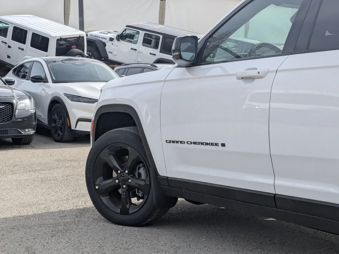 New 2026 White Jeep Altitude - - 4x4 - Altitude Pkg - Power Sunroof - 20 Black Wheels - Remote Start & More! image 9