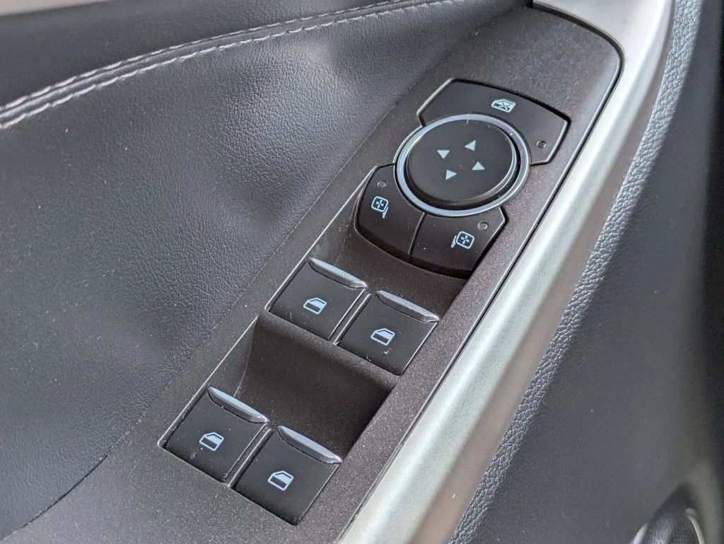 Used 2023 Silver Ford XLT image 25