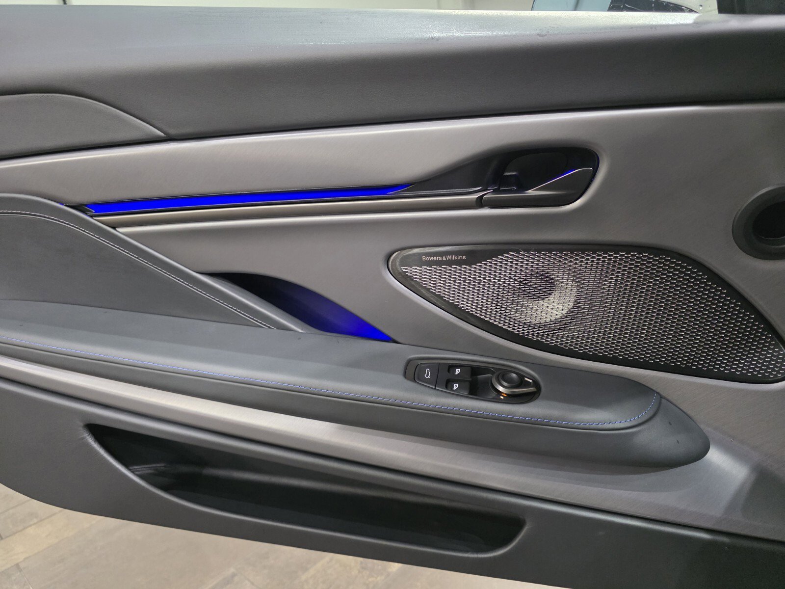 2026 Aston Martin Vanquish Base - Photo 16